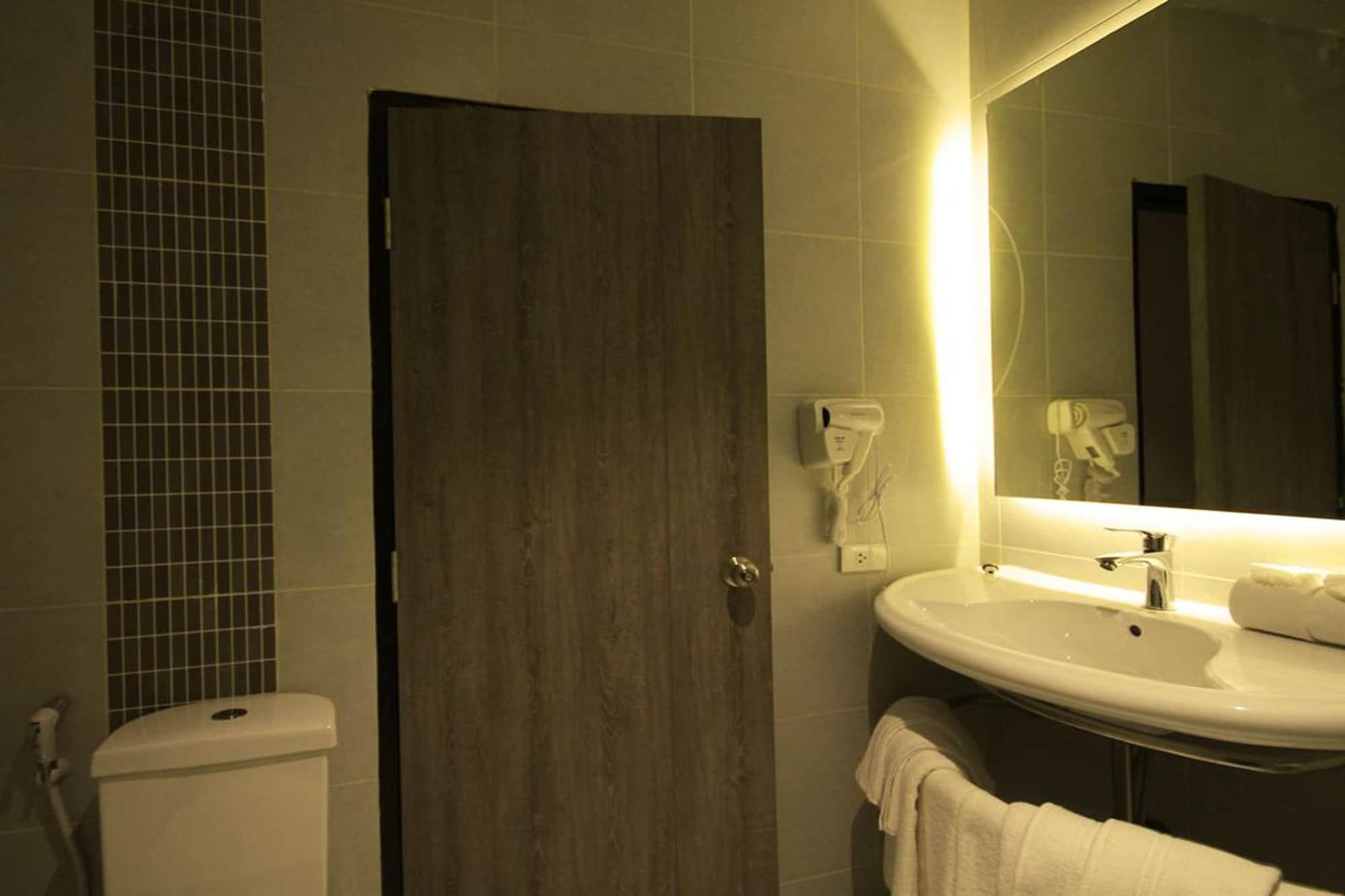 Rooms Republic Hotel Ao Nang Beach Екстериор снимка